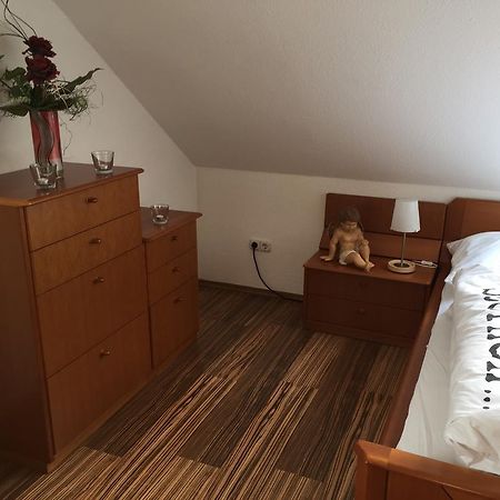 Gaestezimmer Hausaeckerweg แอร์ลังเงิน ภายนอก รูปภาพ